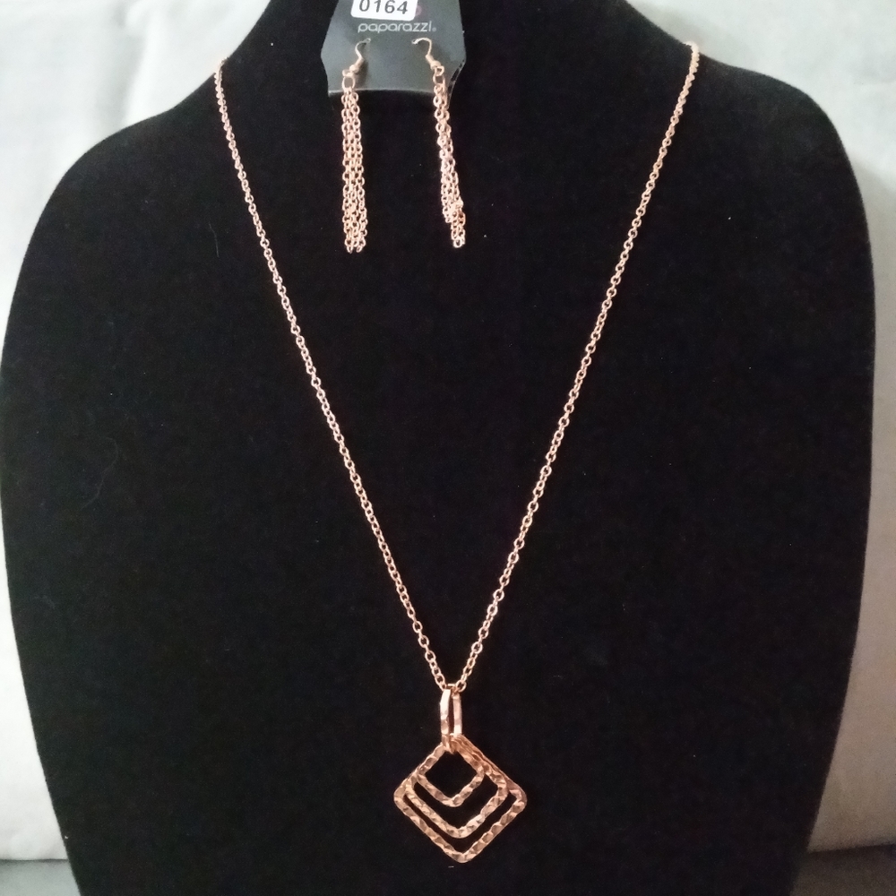 Nrcklace and earrings